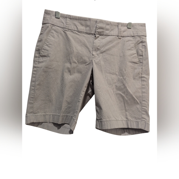 J. Crew Pants - J. Crew Women's Tan Khaki Bermuda Shorts Size 6 EUC